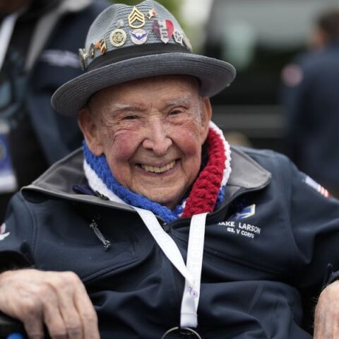 Τζέικ Λάρσον: Πέθανε ήρεμα στην Καλιφόρνια σε ηλικία 102 ετών ο βετεράνος της Απόβασης στη Νορμανδία και viral μορφή στο TikTok.