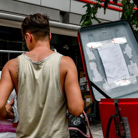 Υπουργείο Εργασίας: Έκτακτα μέτρα για τους εργαζόμενους στον ιδιωτικό τομέα ενόψει καύσωνα, για την Τρίτη 22/7 - Παύση εργασιών, τηλεργασία και ευελιξία ωραρίου