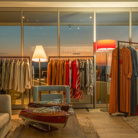 Η KITON επιστρέφει στο SANI με boutique και pop-up εμπειρίες