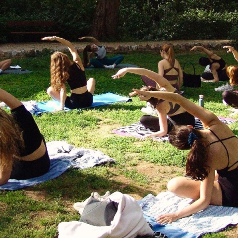 Πού και πώς θα κάνεις δωρεάν πιλάτες στα αθηναϊκά πάρκα;