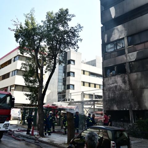 Φωτιά στο νοσοκομείο Metropolitan στον Χολαργό  - Εκκενώθηκε η κλινική, αναζητούν τα αίτια