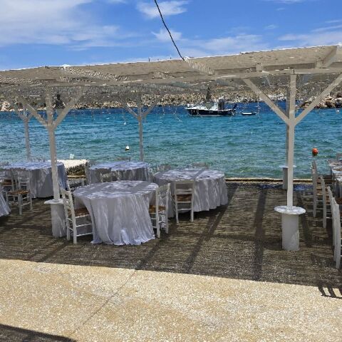 Ψαροταβέρνα Αχλάδι, Σύρος