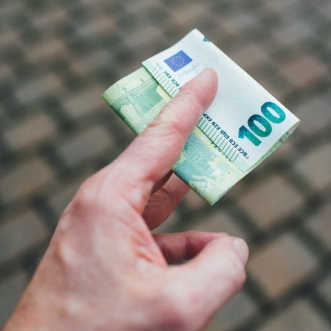 Όσα έχουν γίνει γνωστά για τα νέο ευρώ 