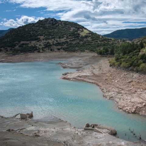 Χαμηλή στάθμη νερού στη λίμνη Μόρνου