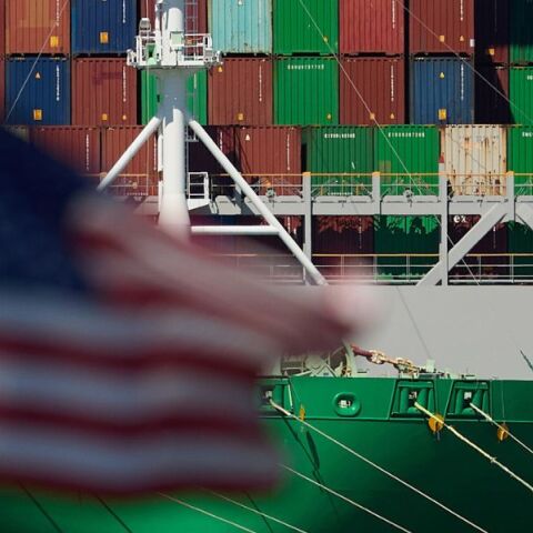 Ευρωπαϊκή Ένωση: Απειλεί με δασμούς €100 δισ. σε αμερικανικά προϊόντα αν ο πρόεδρος Τραμπ δεν συναινέσει σε εμπορική συμφωνία