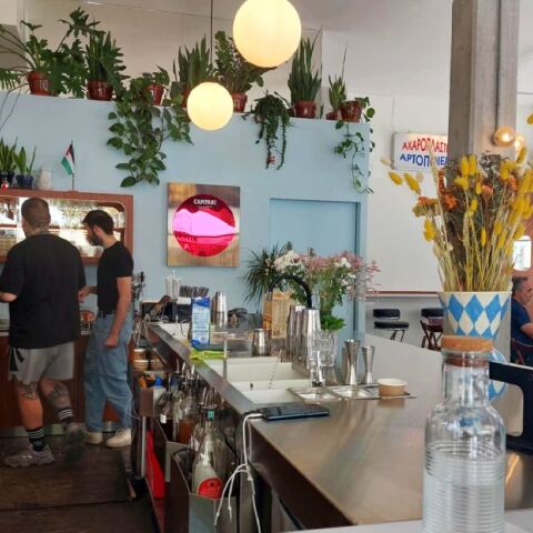 Το Κόμνα Τράκα είναι ένα απλό και πραγματικά αληθινό στέκι στην Κυψέλη