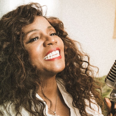 Γκλόρια Γκέινορ: Συνέντευξη με την τραγουδίστρια για την disco, τη μουσική και τη ζωή της, πριν τη συναυλία της στο Sani Festival, το Σάββατο 26 Ιουλίου.