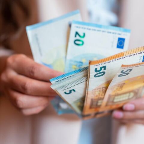 Δύο νεαροί τουρίστες συνελήφθησαν στη Ζάκυνθο με 70 πλαστά 20ευρα, τα οποία προσπάθησαν να χρησιμοποιήσουν σε νυχτερινό μαγαζί στον Λαγανά.