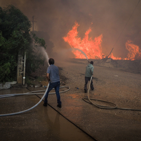 Ανεξέλεγκτα τα δύο μέτωπα της φωτιάς στην Εύβοια - Ανυπολόγιστες καταστροφές