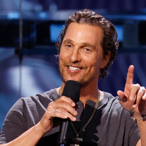 Στην Αντίπαρο ο Μάθιου ΜακΚόναχι - Η φωτογραφία με Έλληνα ηθοποιό