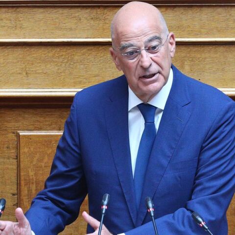 Δένδιας: Οι Ένοπλες Δυνάμεις νοίκιαζαν μία ολόκληρη πολυκατοικία σε έναν αξιωματικό – 800.000 οι απώλειες των εσόδων