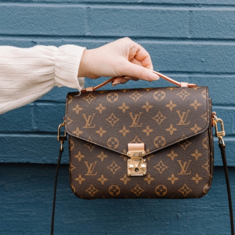 H Louis Vuitton ετοιμάζεται να πουλήσει τη Marc Jacobs 