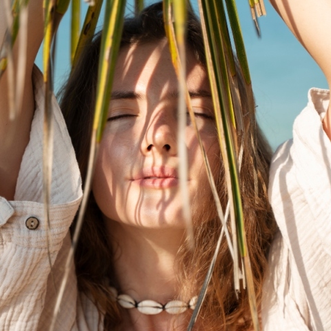 Beach Beauty: Οι 8 βασικοί κανόνες για υγιή επιδερμίδα στην παραλία