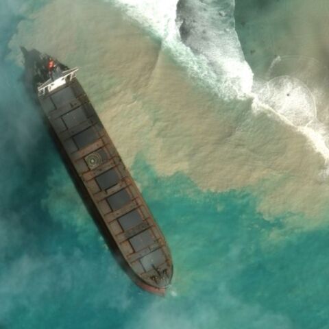 Μόλις 0,5% από 90.000 πετρελαιοκηλίδες από πλοία καταγγέλθηκε μεταξύ 2014-2019 - Οι περισσότερες παραμένουν ατιμώρητες, απειλώντας το θαλάσσιο περιβάλλον.