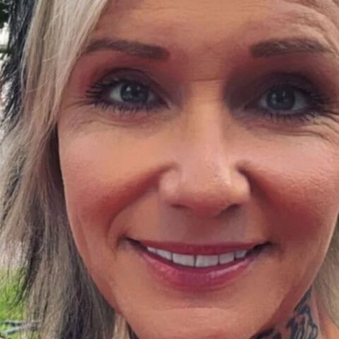 Η Βρετανίδα κωμικός Τσέρις Νέλμς συνελήφθη στην Τουρκία αφού ξέχασε να πληρώσει στη Zara - Αντιμετωπίζει 3 χρόνια φυλάκιση και δεν μπορεί να φύγει από τη χώρα.