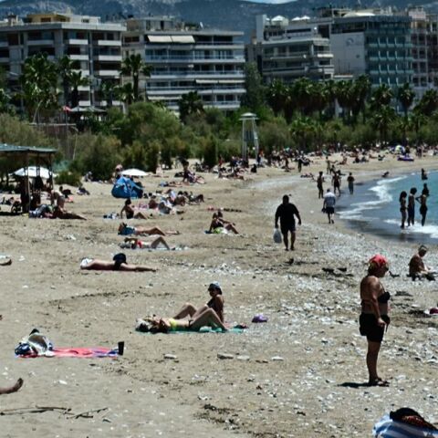 Παλαιό Φάληρο: Πώς «εξαφανίστηκε» η γυναίκα με το καρότσι -  «Μιλούν» οι κάμερες ασφαλείας