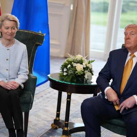 Γιατί η εμπορική συμφωνία μεταξύ των ΗΠΑ και της ΕΕ αποτελεί μια πολιτική αποτυχία για την Ευρωπαϊκή Κομισιόν