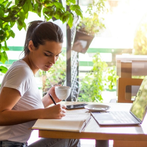 Retreats για συγγραφείς: Γράφοντας σε ένα δωμάτιο με θέα