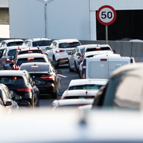 Κυκλοφοριακές ρυθμίσεις στην Αττική Οδό σήμερα Κυριακή λόγω συντήρησης - Κλειστοί οι κλάδοι προς και από τον Σ.Ε.Α. Μεσογείων έως τις 15:00.