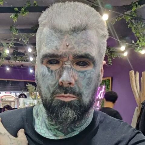 Βρετανία: Ο Μάθιου Γουίλαν δεν αναγνωρίζεται από τα νέα συστήματα επαλήθευσης ηλικίας λόγω των τατουάζ στο πρόσωπό του - Κάνει λόγο για τεχνολογικές διακρίσεις