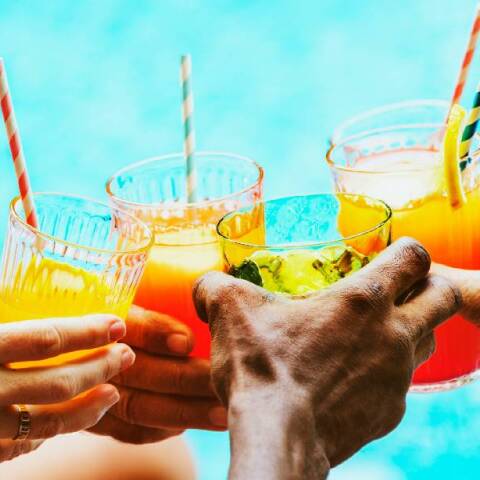 Gen Z και Millenials κάνουν unfollow στο αλκοόλ