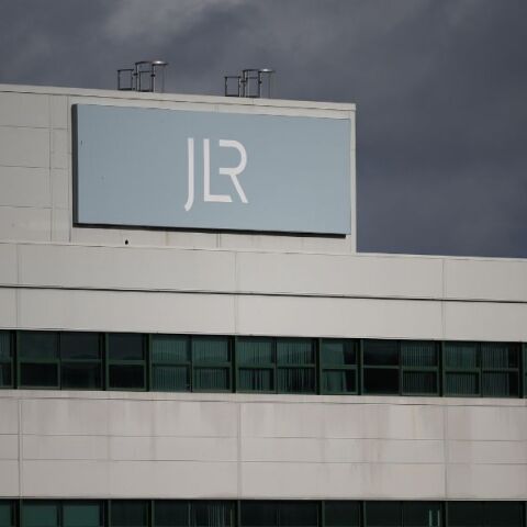 Kριτική από τον Ντόναλντ Τραμπ δέχεται η Jaguar για τη «woke» διαφήμισή της - Η εταιρεία βρίσκεται σε περίοδο ριζικών αλλαγών, ανακοίνωσε νέο CEO. 