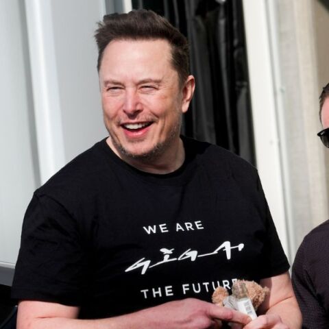 Η Tesla προσφέρει στον Έλον Μασκ μετοχές αξίας 29 δισ. δολαρίων για να παραμείνει CEO, καθώς εντείνεται ο ανταγωνισμός στον τομέα της τεχνητής νοημοσύνης.