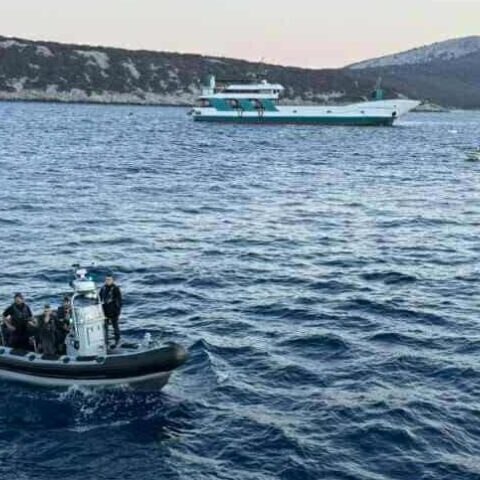 Προσάραξη φέρι μποτ στα Νέα Στύρα