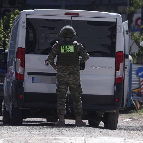 Κλιμάκιο ΤΕΝΞ στο σημείο όπου βρέθηκε στρατιωτικό βλήμα