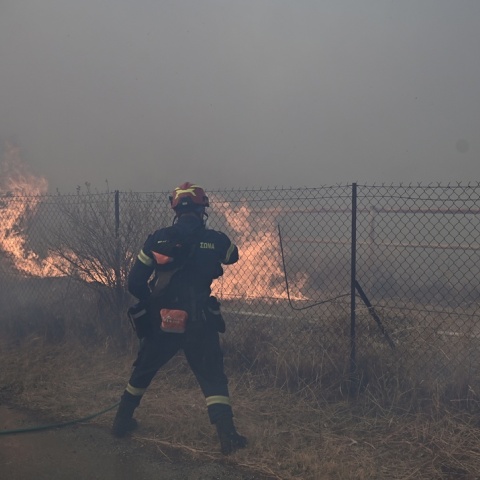 Μάχη με τις φλόγες στην Κεραταία