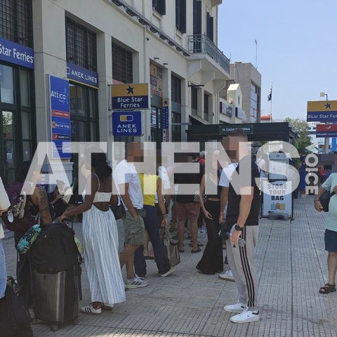 Πειραιάς: Χάος, ουρές, παράπονα μετά το απαγορευτικό απόπλου 