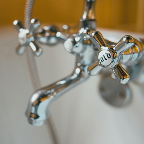 Βρύση μπάνιου