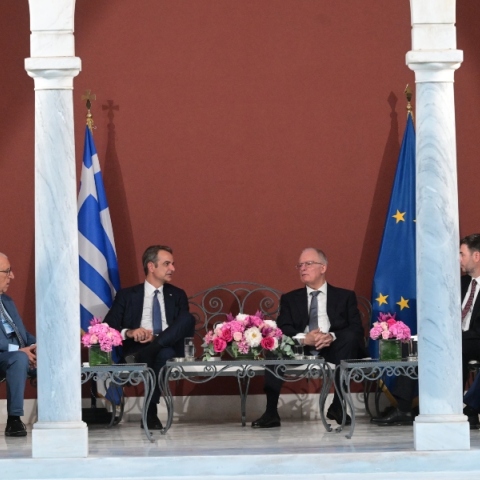 Τα όνειρα των πολιτικών αρχηγών: Ένα καλοκαιρινό πολιτικό αφήγημα.