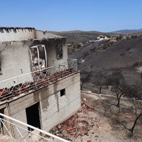 Καμένο σπίτι από τη φωτιά στην Κερατέα
