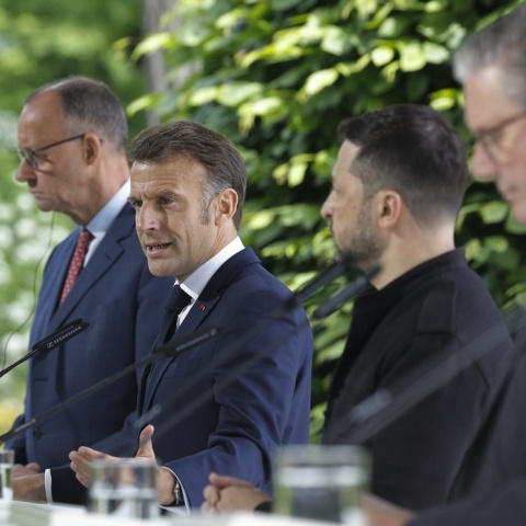 Ο Εμανουέλ Μακρόν και ο Βολοντίμιρ Ζελένσκι