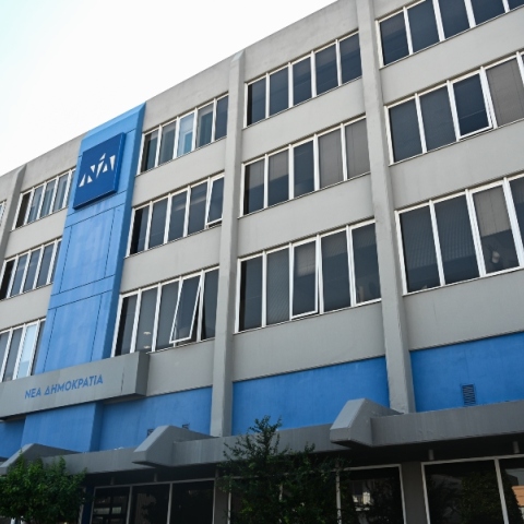 Νέα Δημοκρατία: Η «κατάρα της δεύτερης τετραετίας», οι εξελίξεις στο πολιτικό σκηνικό, τα σενάρια ακυβερνησίας.