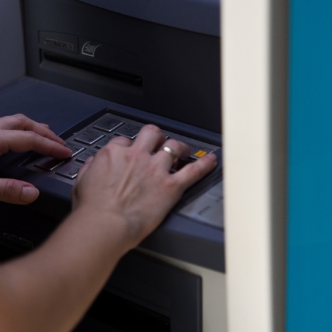 Άτομο σε ΑΤΜ