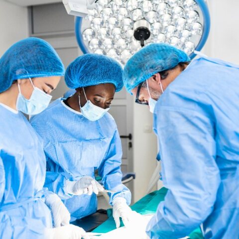 Την έθεσαν σε τεχνητό κώμα μετά από σοβαρή αλλεργική αντίδραση 