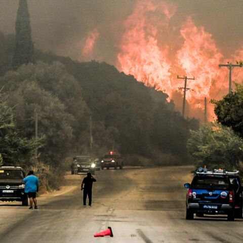 Φωτιά στην Αχαΐα: Σε ποια σημεία έχει κλείσει η νέα εθνική οδός Πατρών-Πύργου