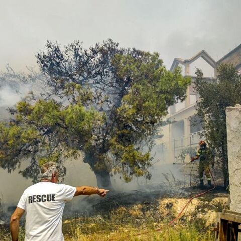 Φωτιά στη Ζάκυνθο: Εκκενώθηκαν Αγαλάς και Κερί - Κάηκαν σπίτια