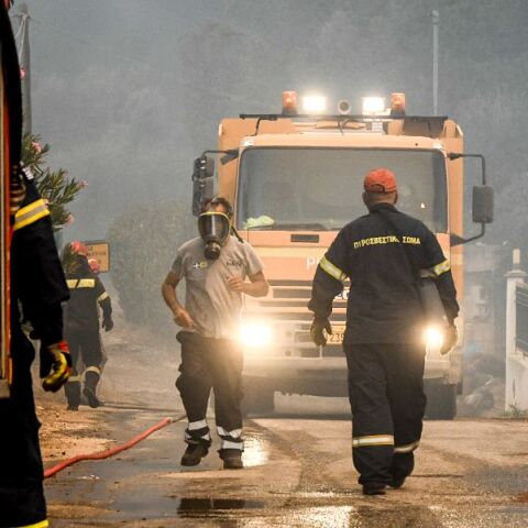 Φωτιές: Ακραία η διασπορά πυροσβεστικών δυνάμεων - 106 διαφορετικά μέτωπα σε ολόκληρη τη χώρα