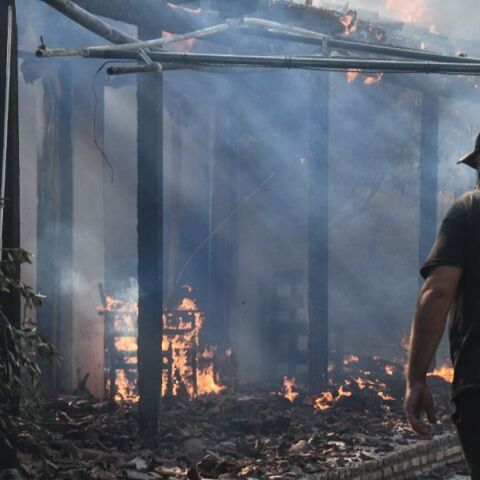 Τριετής απαλλαγή από τον ΕΝΦΙΑ για πληγέντες από πυρκαγιές και σεισμούς – Στη ρύθμιση και η βόρεια Εύβοια