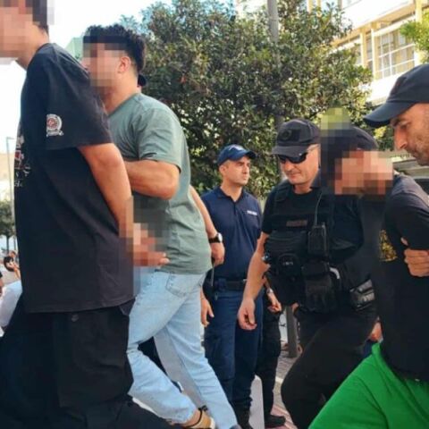 Στον εισαγγελέα οι 3 συλληφθέντες για τις φωτιές στην Πάτρα: Ομολόγησε ο ένας, «είχα πιει και δεν θυμάμαι» υποστηρίζει άλλος