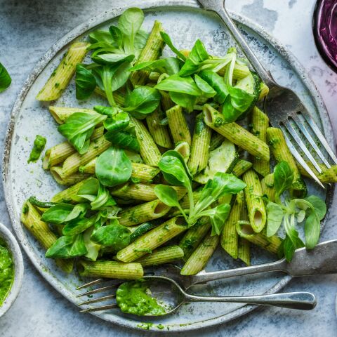 7 δροσερές σαλάτες ζυμαρικών για τις καυτές μέρες του καλοκαιριού