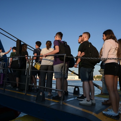 Εκδρομείς πάνω σε καράβι