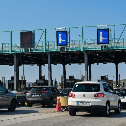 Φωτιά στη Λάρισα, κοντά στην εθνική οδό Αθηνών Θεσσαλονίκης - Διακοπή κυκλοφορίας στα διόδια Μοσχοχωρίου