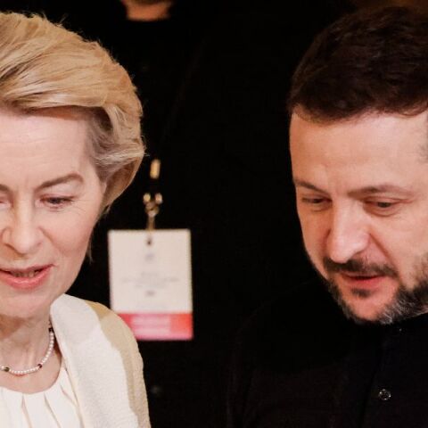 Η Ούρσουλα φον ντερ Λάιεν θα συνοδεύσει τον Ζελένσκι στην Ουάσινγκτον για τη συνάντηση με Τραμπ