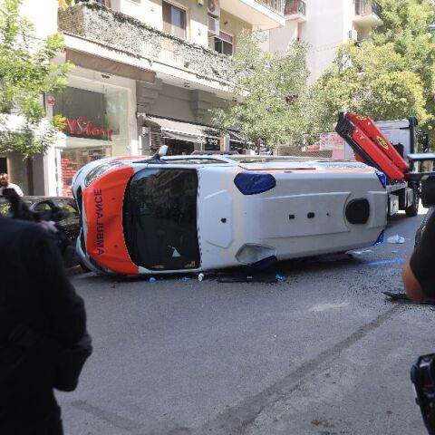 Τραγική κατάληξη στο Γουδή: Πέθανε ο ασθενής μετά την ανατροπή του ασθενοφόρου