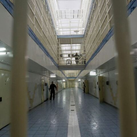 Υπόθεση εκβίασης στην Κατερίνη: 50χρονος Αλβανός μέσα από φυλακή ζητούσε 300.000€ - Συνδέεται με επιθέσεις σε σπίτια συγγενών.