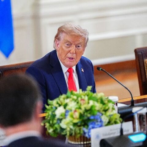 Τραμπ: «Μίλησα με τον Πούτιν» -  Ανακοίνωσε συνάντηση του Ρώσου προέδρου με Ζελένσκι και στη συνέχεια τριμερή